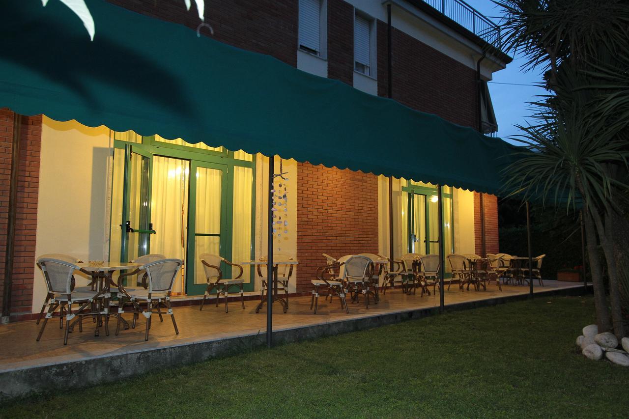 Hotel Vera Marina di Massa Exterior foto